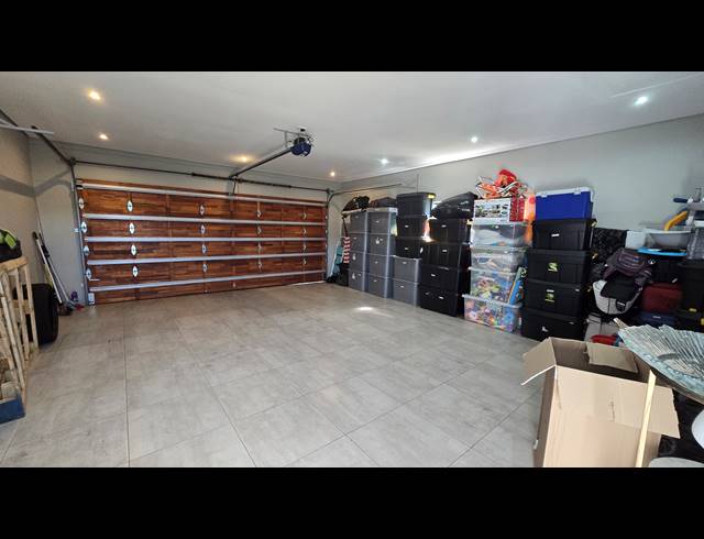 4 BEDROOM FREESTANDING TO LET IN PALM LAKES ESTATE